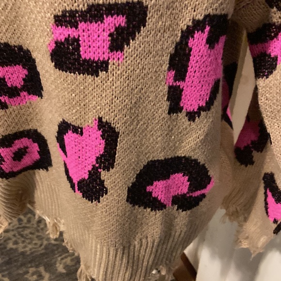 Runway fringed sweater size M - Picture 3 of 7